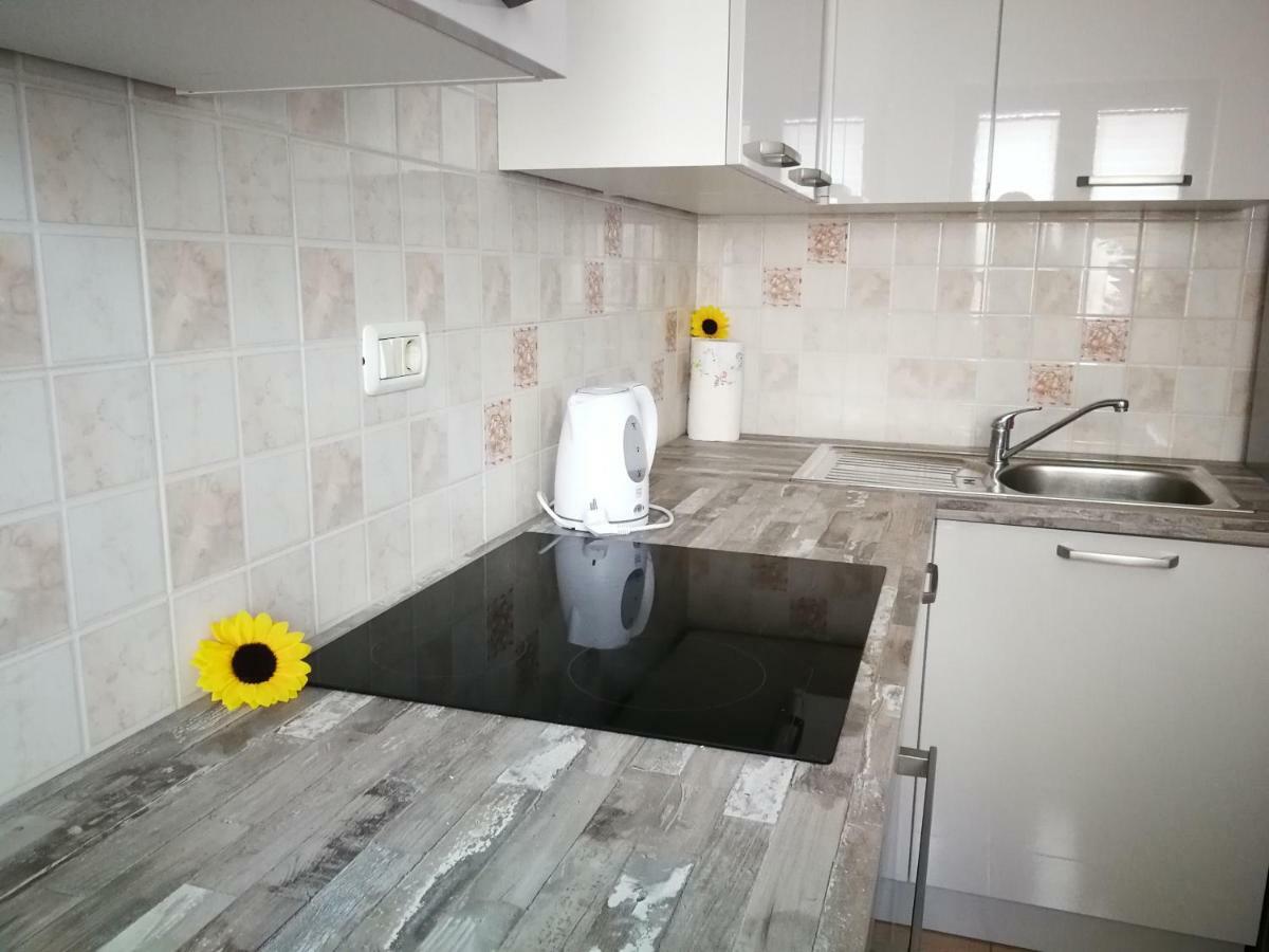 House Ceh Villa Crni Kal Luaran gambar