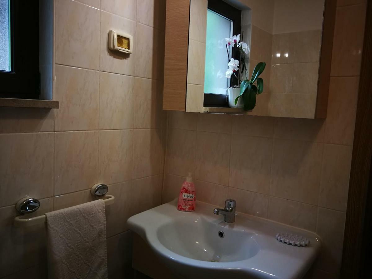 House Ceh Villa Crni Kal Luaran gambar