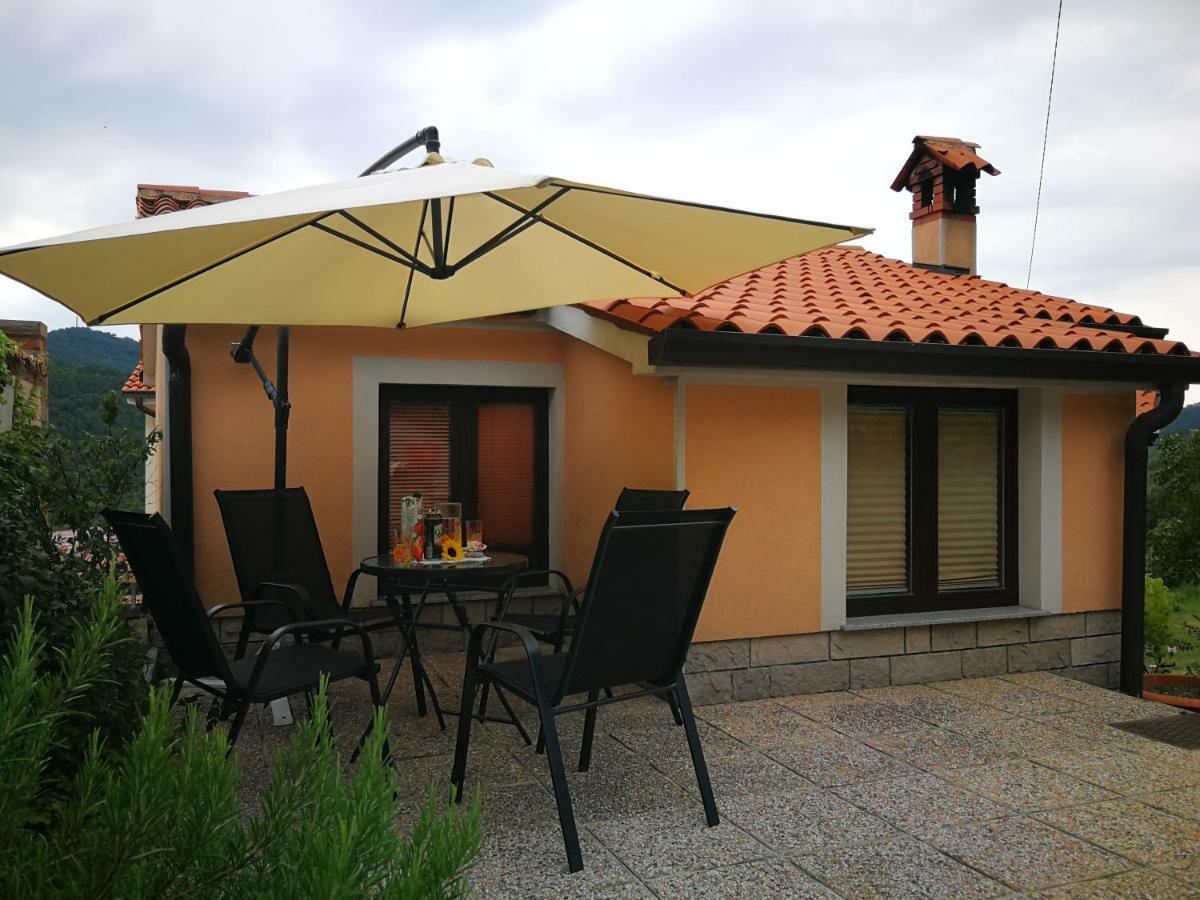 House Ceh Villa Crni Kal Luaran gambar